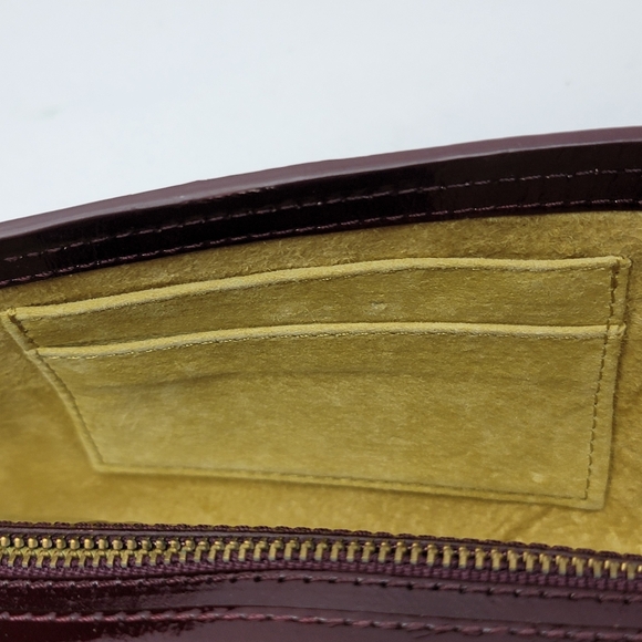 NEW NEW NEW!! Tre Vero Nubuck Leather Ox Blood Clutch Bag.‎ P123